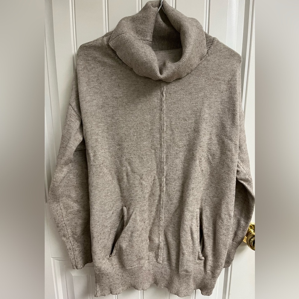 Turtleneck sweater with pockets